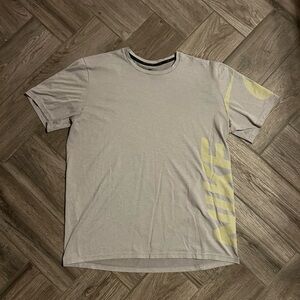 Nike | Men’s Breathe Training T-Shirt in Grey